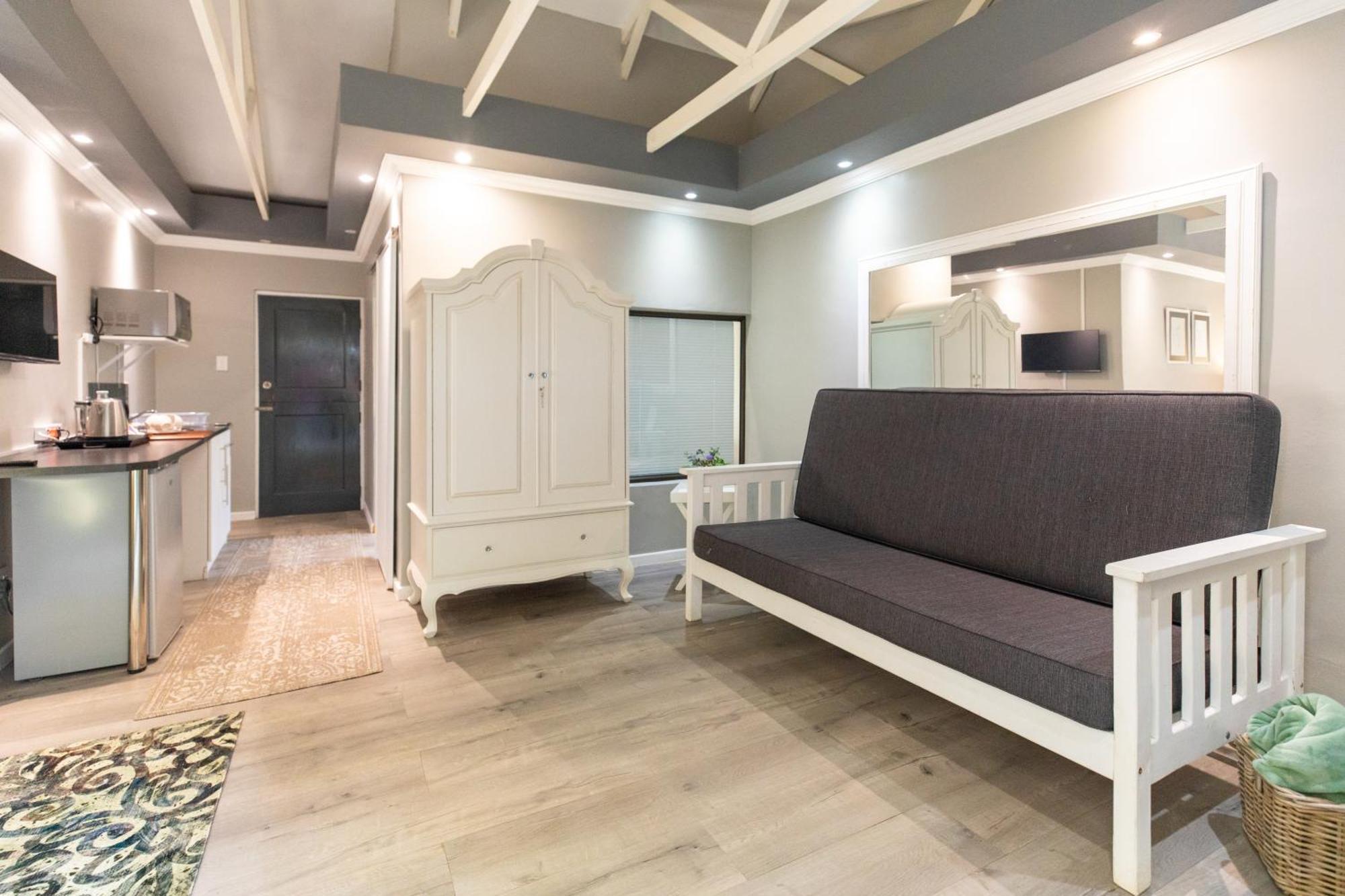 Отель Rouana Guest Farm Стелленбос Экстерьер фото